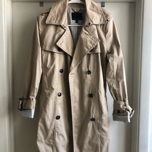 Water resistant trench coat